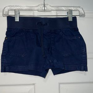 Arizona Size 8 navy blue shorts with band